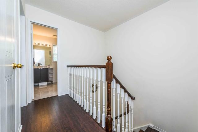 68 Wickstead Crt, Townhouse with 2 bedrooms, 4 bathrooms and 2 parking in Brampton ON | Image 9