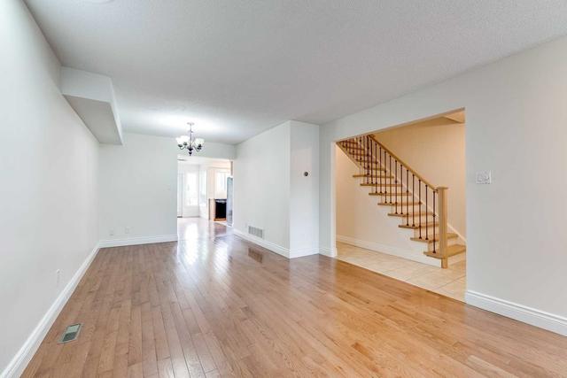1030 Runnymead Cres, House attached with 3 bedrooms, 3 bathrooms and 2 parking in Oakville ON | Image 34