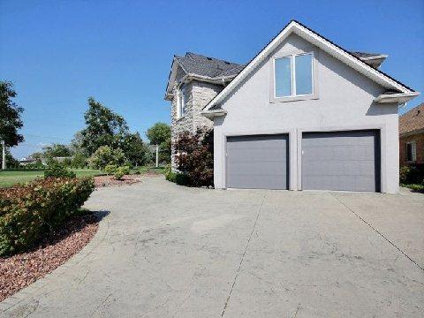 11801 Riverside Dr E, House detached with 3 bedrooms, 4 bathrooms and 5 parking in Windsor ON | Image 3