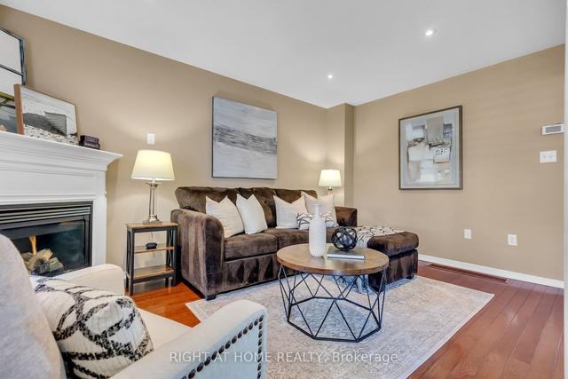 163 Courvier Cres, House detached with 3 bedrooms, 3 bathrooms and 3 parking in Clarington ON | Image 2