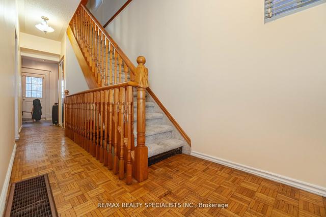 52 Hendrick Ave, House detached with 3 bedrooms, 2 bathrooms and 1 parking in Toronto ON | Image 35