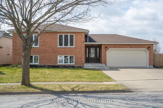 3901 Glenoaks Ave, House detached with 3 bedrooms, 3 bathrooms and 4 parking in Niagara Falls ON | Image 1