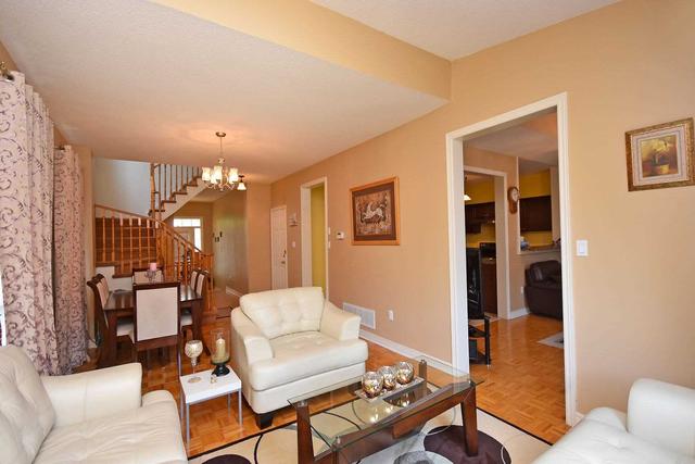 83 Pantomine Blvd, House detached with 4 bedrooms, 3 bathrooms and 4 parking in Brampton ON | Image 2