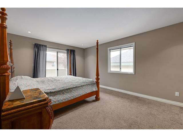 17145 102a Avenue, House detached with 4 bedrooms, 3 bathrooms and 5 parking in Surrey BC | Image 17