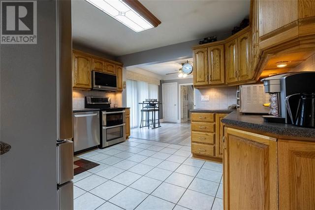 5848 Douglas Line, House detached with 4 bedrooms, 2 bathrooms and null parking in Lambton Shores ON | Image 9