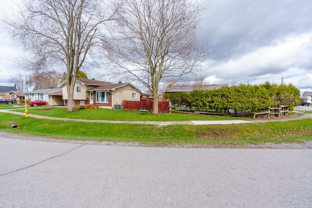 25 St Laurent Avenue, House detached with 4 bedrooms, 2 bathrooms and 4 parking in South Stormont ON | Image 29
