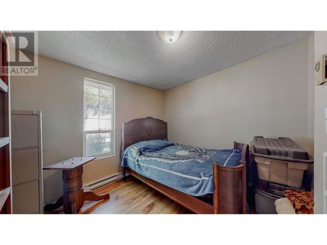 5403 Snowbrush Street, Home with 6 bedrooms, 2 bathrooms and 6 parking in Okanagan Similkameen C BC | Image 39