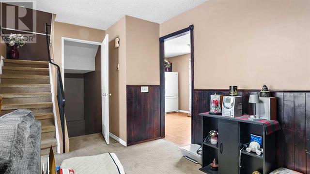 300 Berwick Drive Nw, House detached with 4 bedrooms, 1 bathrooms and 1 parking in Calgary AB | Image 27