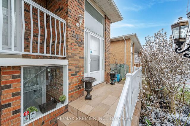 203 Cabana Dr, House semidetached with 3 bedrooms, 2 bathrooms and 3 parking in Toronto ON | Image 20