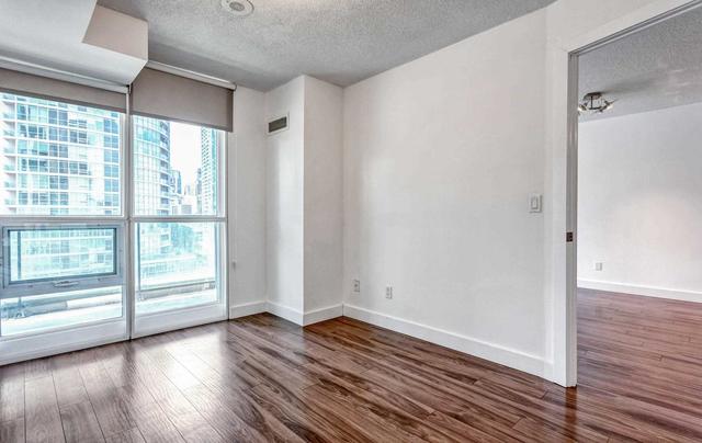1004 - 16 Yonge St, Condo with 1 bedrooms, 1 bathrooms and 1 parking in Toronto ON | Image 12