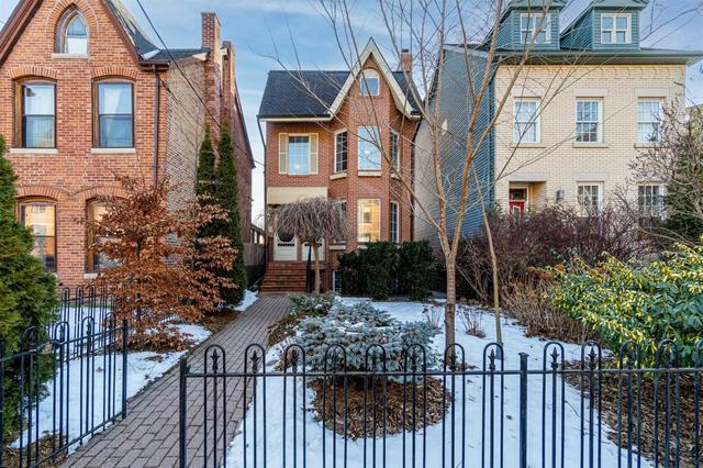 327 Wellesley St E, House detached with 6 bedrooms, 4 bathrooms and 2 parking in Toronto ON | Image 1