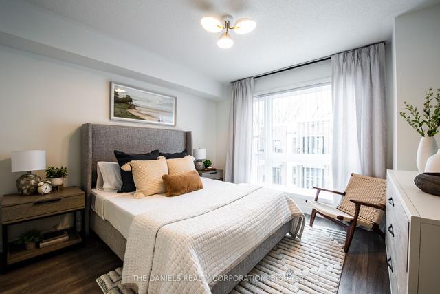 g-204 - 100 Canon Jackson Dr E, Townhouse with 2 bedrooms, 3 bathrooms and 1 parking in Toronto ON | Image 2