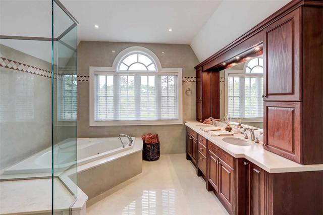 9 Cobble Hills, House detached with 4 bedrooms, 7 bathrooms and 8 parking in Toronto ON | Image 2