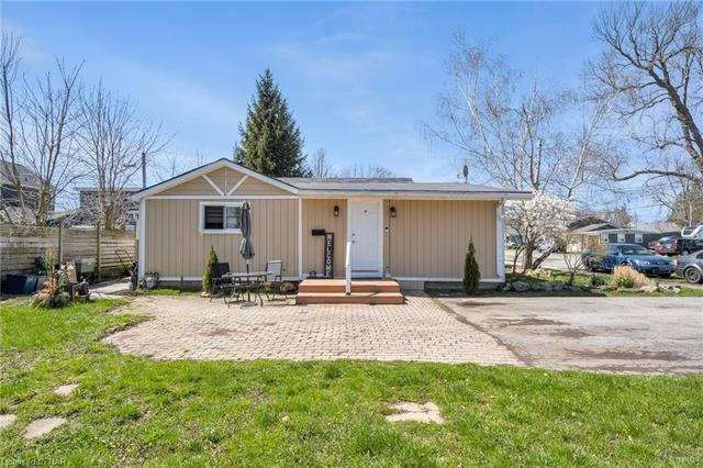 3815 Mathewson Avenue, House detached with 2 bedrooms, 1 bathrooms and 2 parking in Fort Erie ON | Image 1