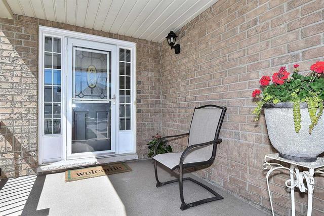 235 Sprucewood Cres, House detached with 3 bedrooms, 4 bathrooms and 2 parking in Clarington ON | Image 2