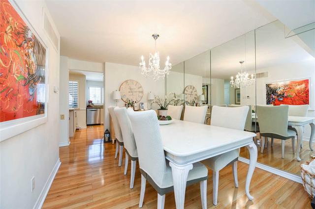 30 Cricklewood Cres, Townhouse with 3 bedrooms, 3 bathrooms and 2 parking in Markham ON | Image 2