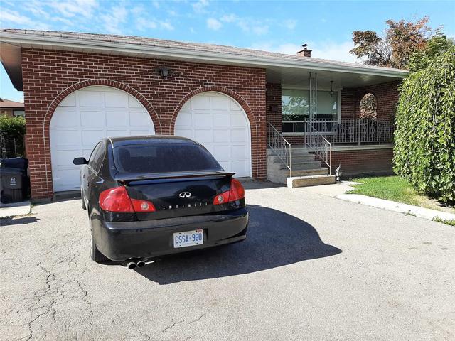 2 Slane Crt, House detached with 3 bedrooms, 2 bathrooms and 4 parking in Toronto ON | Image 11