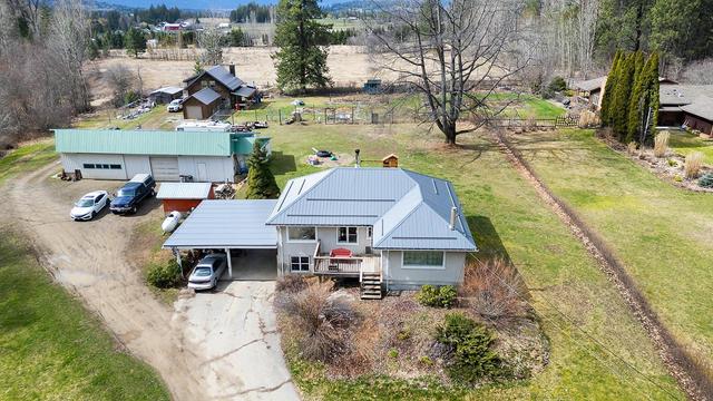 4641 Samuelson Road, House detached with 3 bedrooms, 2 bathrooms and null parking in Central Kootenay B BC | Image 44