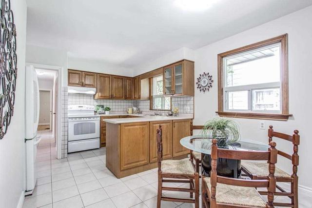 52 Wedgewood Dr, House detached with 3 bedrooms, 2 bathrooms and 4 parking in Toronto ON | Image 3