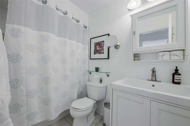 1 - 132 Strachan Ave, Townhouse with 3 bedrooms, 2 bathrooms and 1 parking in Toronto ON | Image 9
