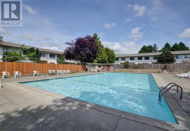 454 Burnside Rd W, House attached with 3 bedrooms, 2 bathrooms and 1 parking in Saanich BC | Image 21