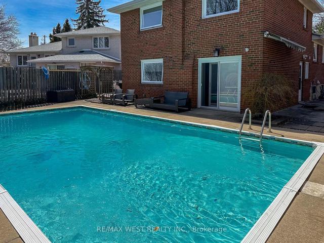 111 Poynter Dr, House detached with 4 bedrooms, 2 bathrooms and 6 parking in Toronto ON | Image 32