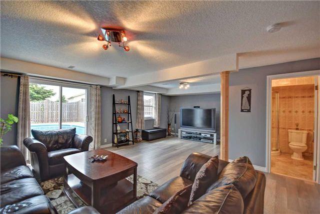 35 Ridgeway Cres, House semidetached with 3 bedrooms, 2 bathrooms and 4 parking in Kitchener ON | Image 2