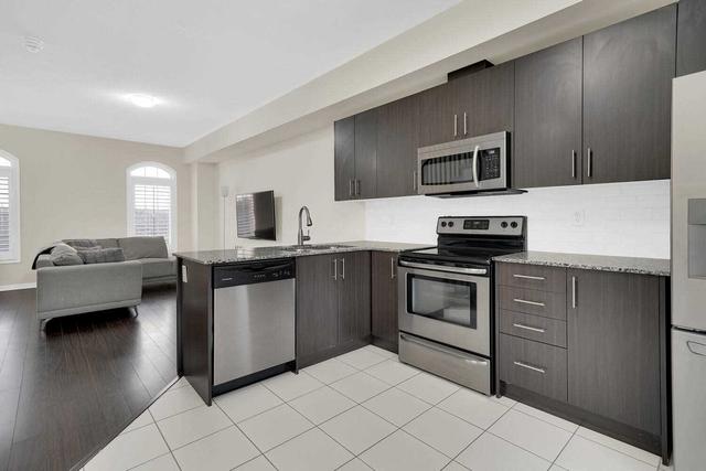 1371 Salem Rd N, House attached with 3 bedrooms, 3 bathrooms and 3 parking in Ajax ON | Image 2