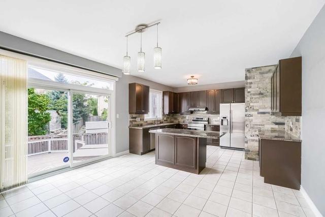 250 Admiral Dr, House detached with 4 bedrooms, 5 bathrooms and 4 parking in Oakville ON | Image 2