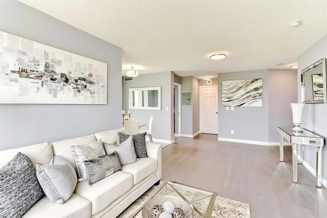 510 - 11 Oneida Cres, Condo with 2 bedrooms, 2 bathrooms and 1 parking in Richmond Hill ON | Image 3
