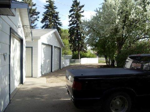 3457 11st St W, House detached with 2 bedrooms, 2 bathrooms and 6 parking in Saskatoon SK | Image 3