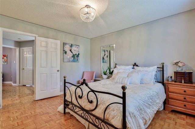 15 Louana Cres, Townhouse with 3 bedrooms, 3 bathrooms and 3 parking in Vaughan ON | Image 16