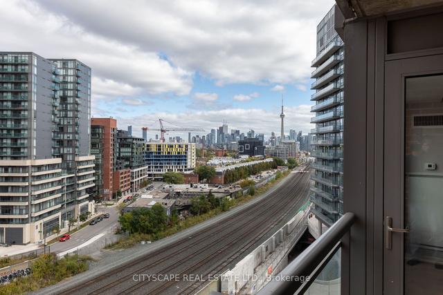 1027 - 38 Joe Shuster Way, Condo with 1 bedrooms, 1 bathrooms and 1 parking in Toronto ON | Image 2