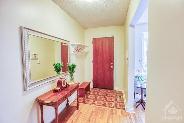 43 Strathcona Avenue, Townhouse with 3 bedrooms, 2 bathrooms and 1 parking in Ottawa ON | Image 3