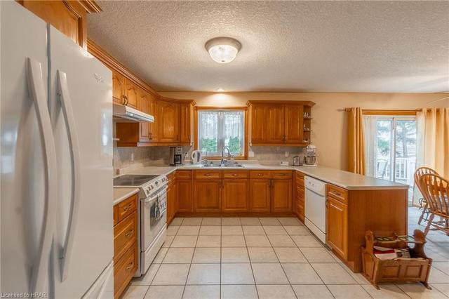 2853 Road 164, House detached with 3 bedrooms, 2 bathrooms and 12 parking in West Perth ON | Image 7