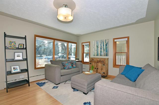 2014 9 Avenue Se, House detached with 4 bedrooms, 2 bathrooms and 2 parking in Calgary AB | Image 3