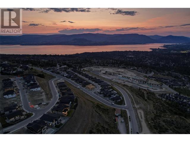 1054 Emslie Street, House detached with 3 bedrooms, 2 bathrooms and 4 parking in Kelowna BC | Image 94