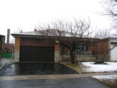 7 Baylawn Dr, House detached with 4 bedrooms, 3 bathrooms and 4 parking in Toronto ON | Image 1