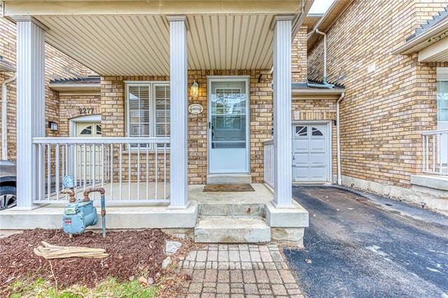2275 Braeswood Lane, House attached with 3 bedrooms, 1 bathrooms and 1 parking in Burlington ON | Image 2