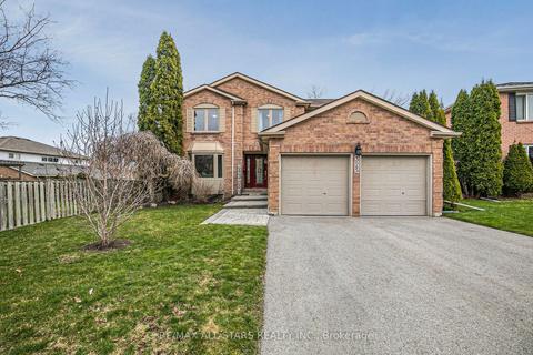 325 Rannie Rd, House detached with 4 bedrooms, 3 bathrooms and 4 parking in Newmarket ON | Card Image