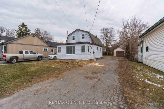 19 Meyers St, House detached with 2 bedrooms, 1 bathrooms and 4 parking in Quinte West ON | Image 11