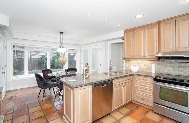 195 Carlton Rd, House detached with 4 bedrooms, 4 bathrooms and 6 parking in Markham ON | Image 2