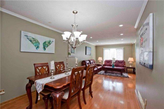 36 Halder Cres, House attached with 4 bedrooms, 4 bathrooms and 4 parking in Markham ON | Image 3