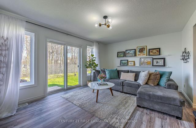 821 Silverfox Cres, House attached with 3 bedrooms, 4 bathrooms and 2 parking in London ON | Image 7