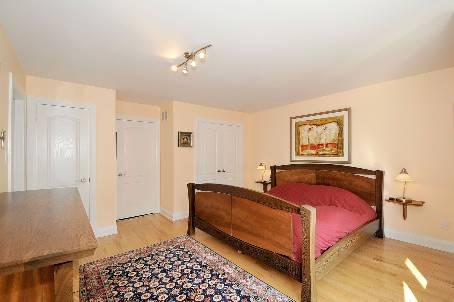 22 Fourth St W, House detached with 3 bedrooms, 2 bathrooms and 2 parking in Toronto ON | Image 6