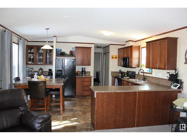 5009 55 St, House other with 3 bedrooms, 2 bathrooms and null parking in Elk Point AB | Image 3