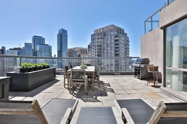 2403 - 24 Wellesley St W, Condo with 2 bedrooms, 2 bathrooms and 1 parking in Toronto ON | Image 10