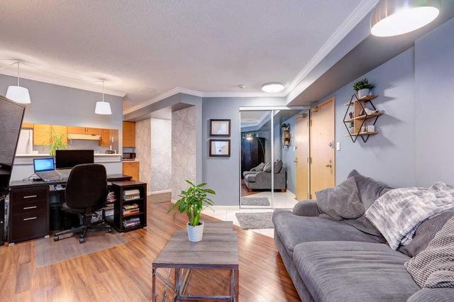 322 - 24 Wellesley St W, Condo with 1 bedrooms, 1 bathrooms and 0 parking in Toronto ON | Image 3