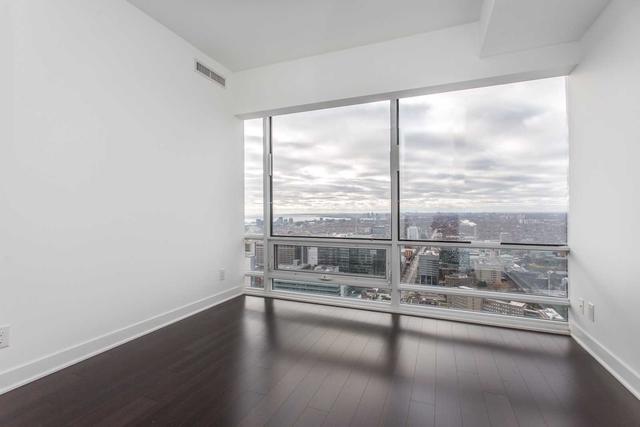 4503 - 15 Grenville St, Condo with 2 bedrooms, 2 bathrooms and 1 parking in Toronto ON | Image 4