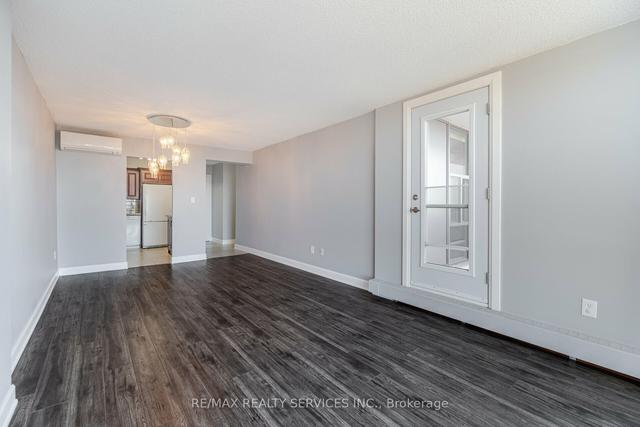 806 - 2665 Windwood Dr, Condo with 2 bedrooms, 1 bathrooms and 1 parking in Mississauga ON | Image 3